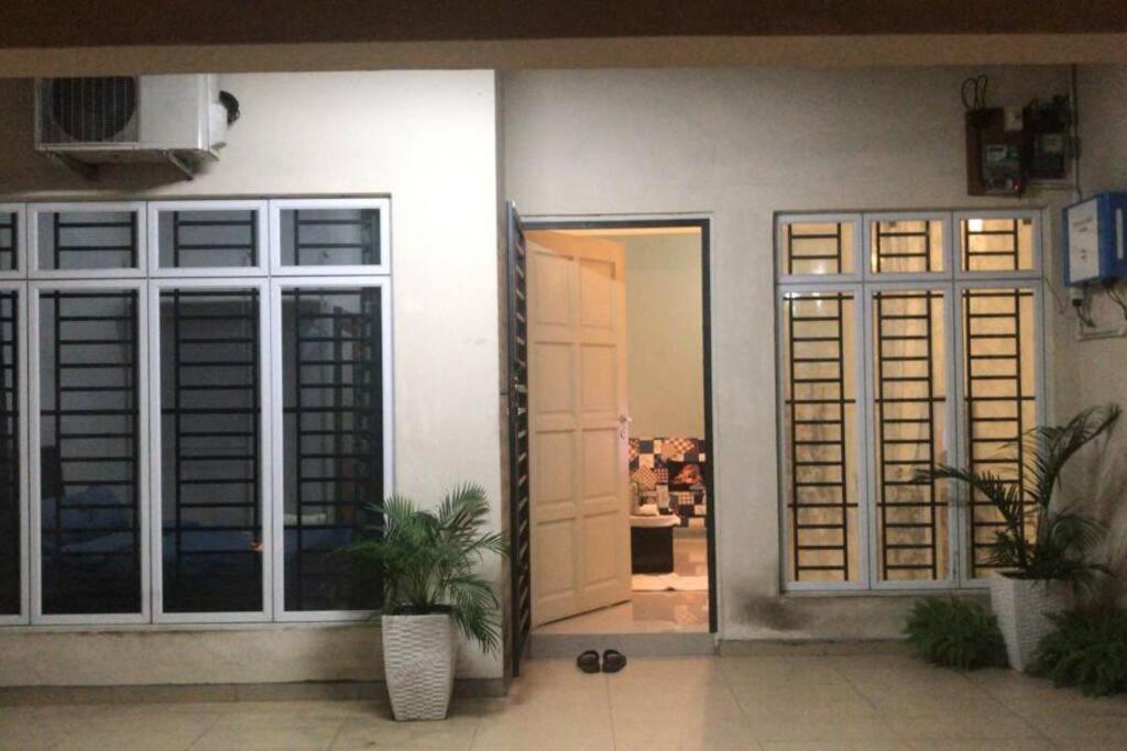 Terrace House Near Stulang Laut Ciq Midvalley Ksl For 7Pax Johor Bahru Dış mekan fotoğraf
